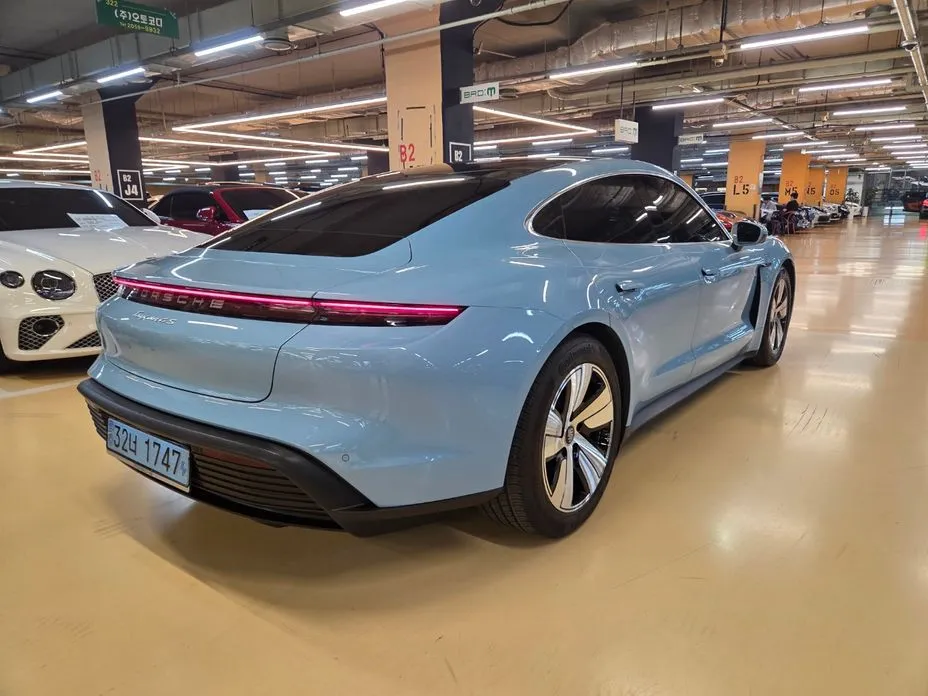 Porsche Taycan 2021 из KR, фото 10