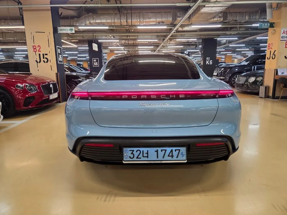 Porsche Taycan 2021 из KR, фото 6