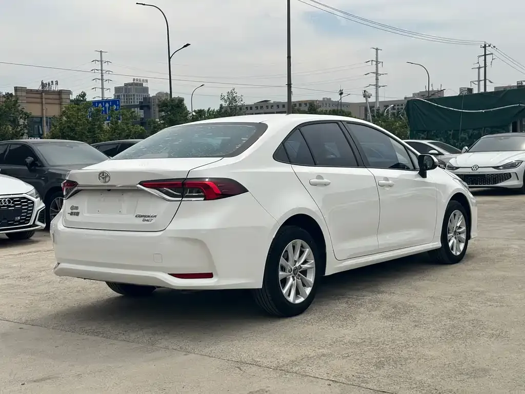 Toyota Corolla — фото 6