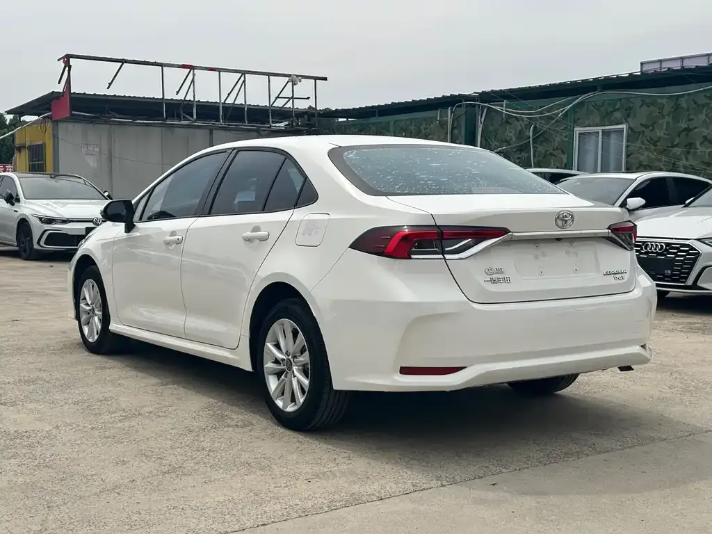 Toyota Corolla — фото 4