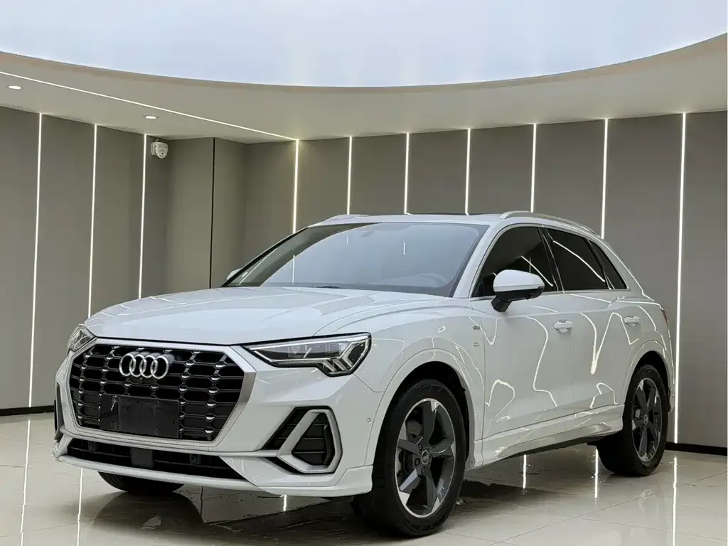 Audi Q3 — фото 1