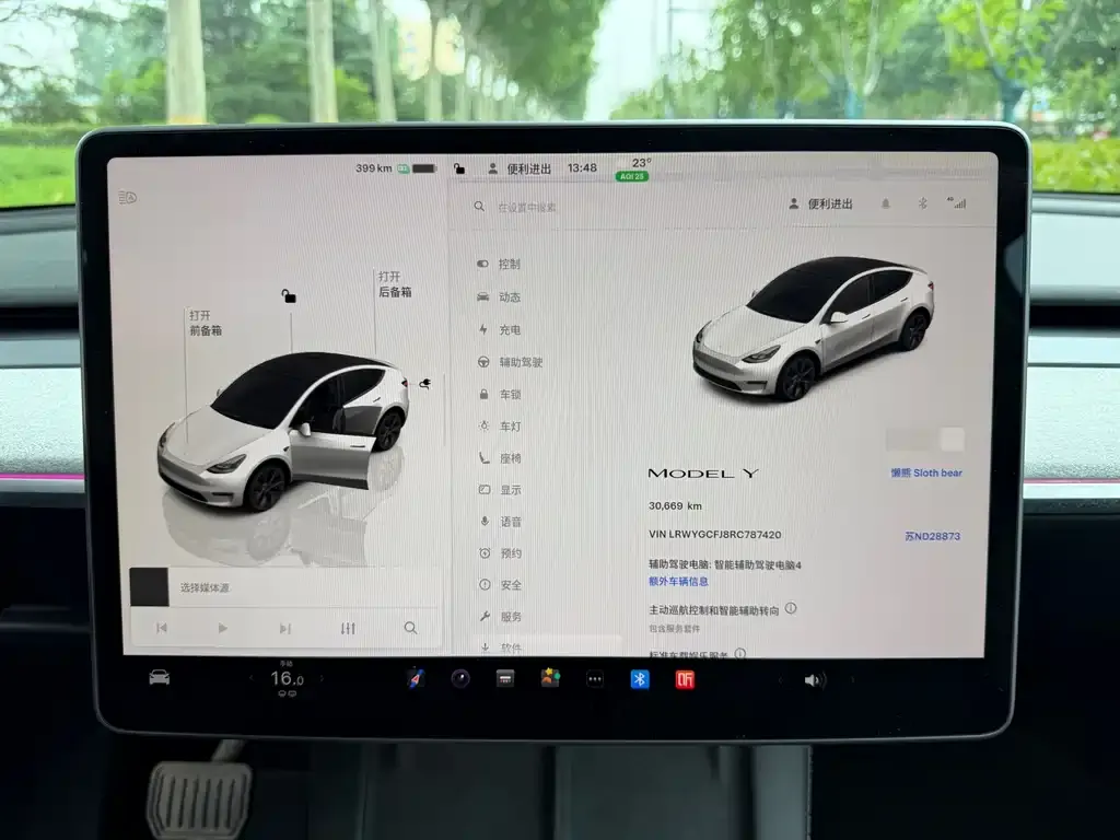 Tesla Model Y — фото 10