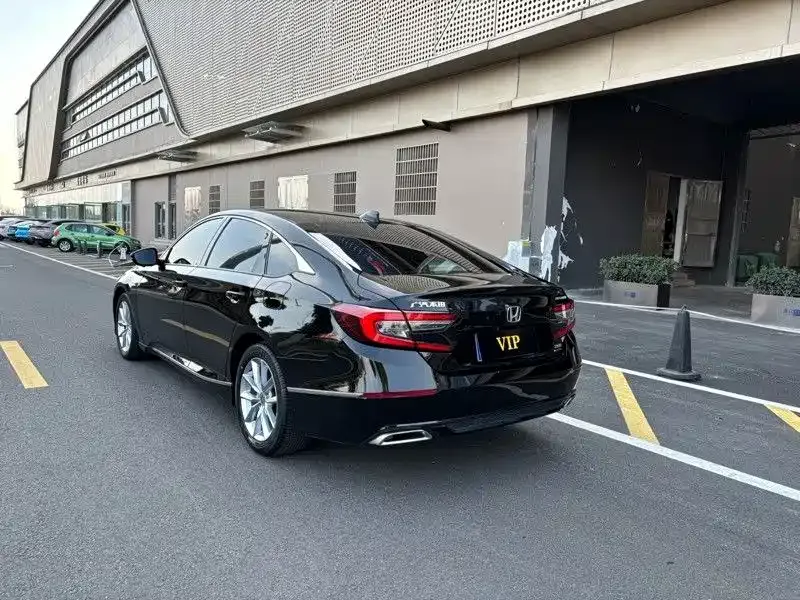 Honda Accord — фото 8