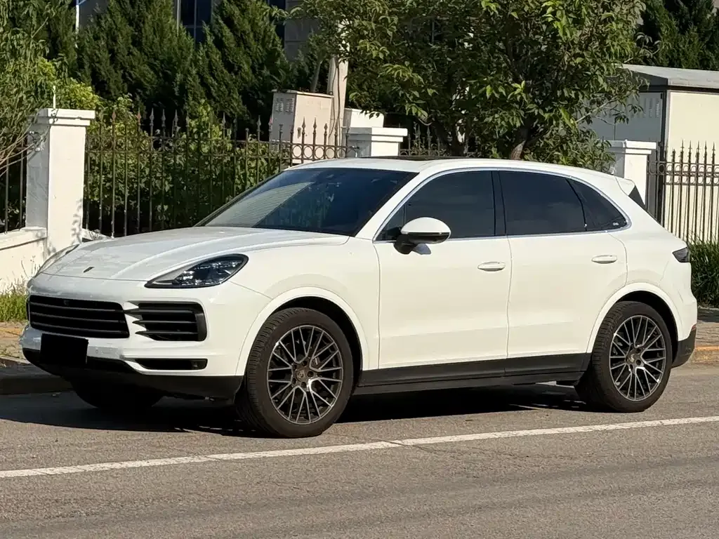 Porsche Cayenne — фото 1