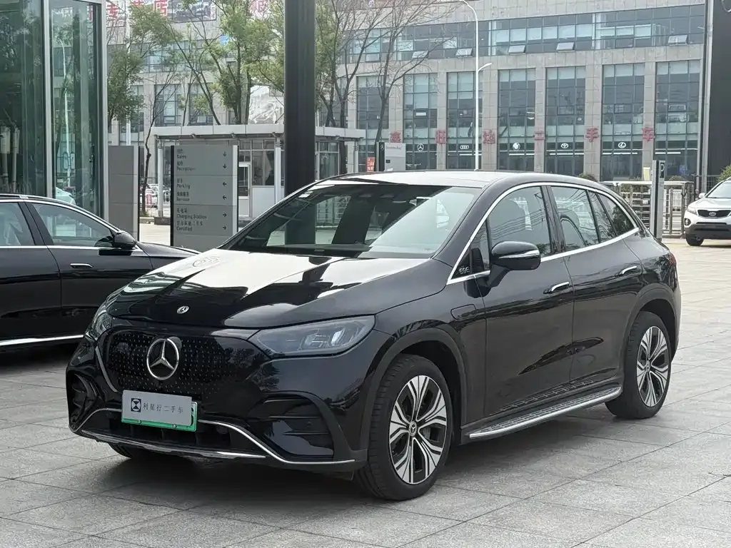 Mercedes-Benz EQE SUV — фото 1