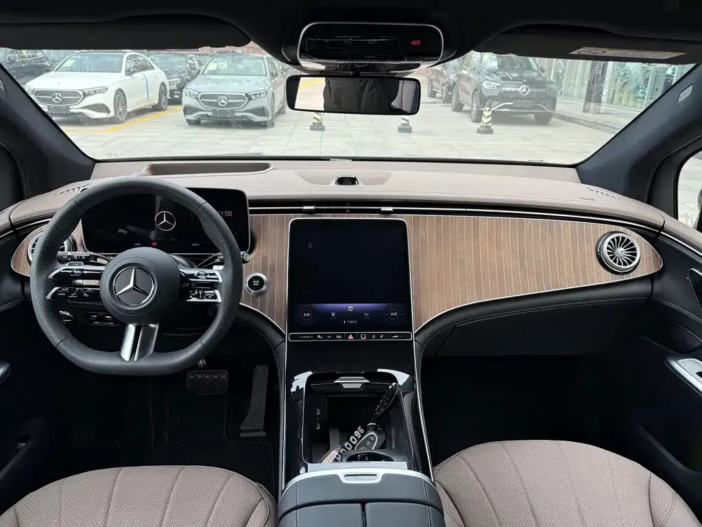 Mercedes-Benz EQE SUV — фото 3