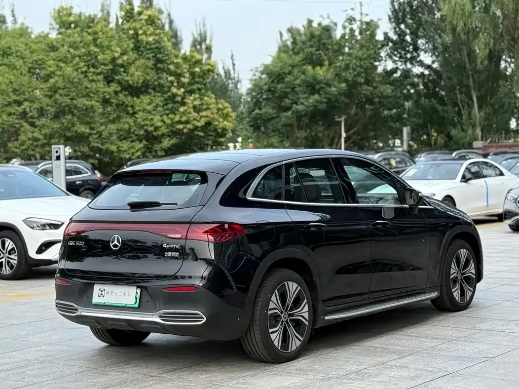 Mercedes-Benz EQE SUV — фото 5
