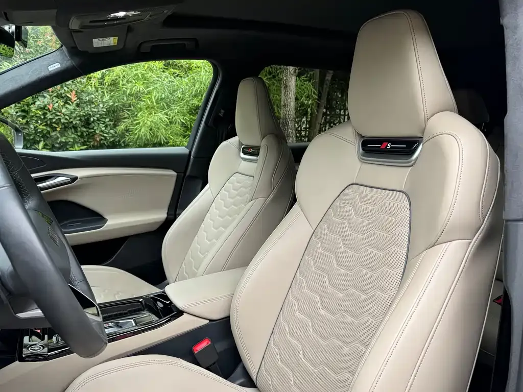 Audi Q6L e-tron — фото 2