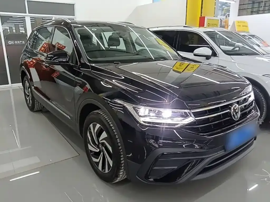 Volkswagen Tiguan L — фото 6