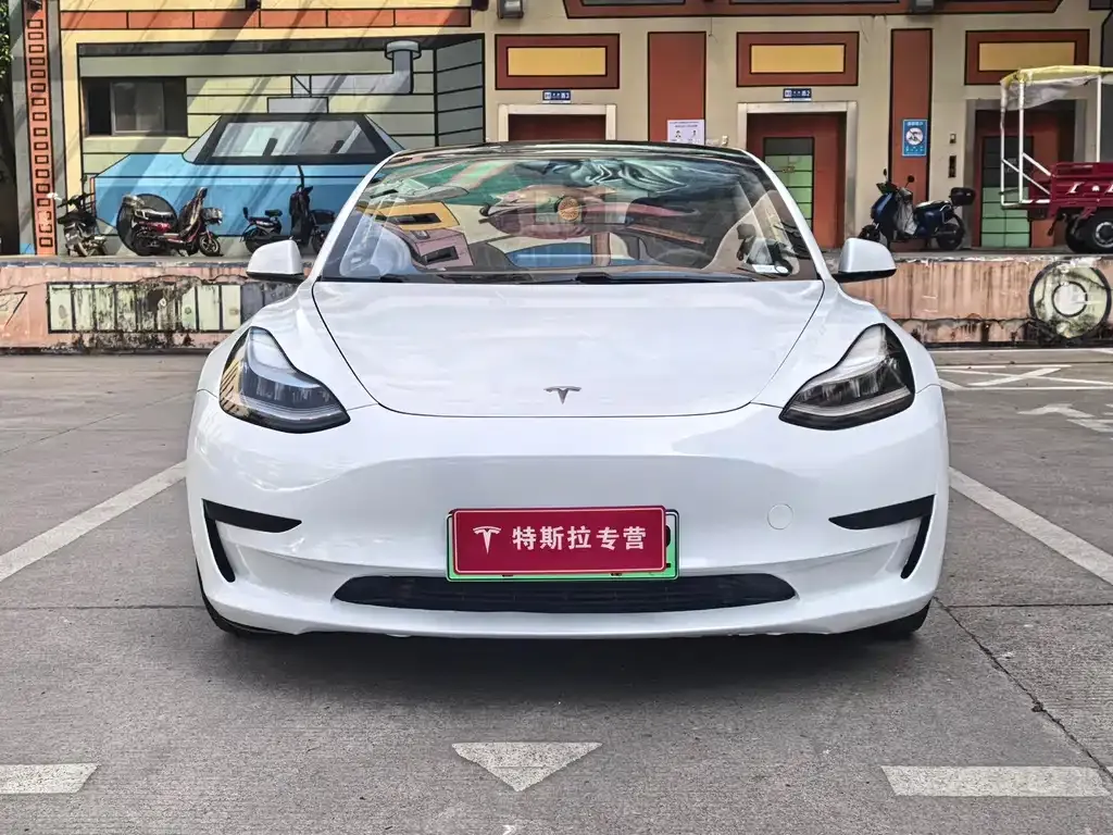 Tesla Model 3 — фото 9