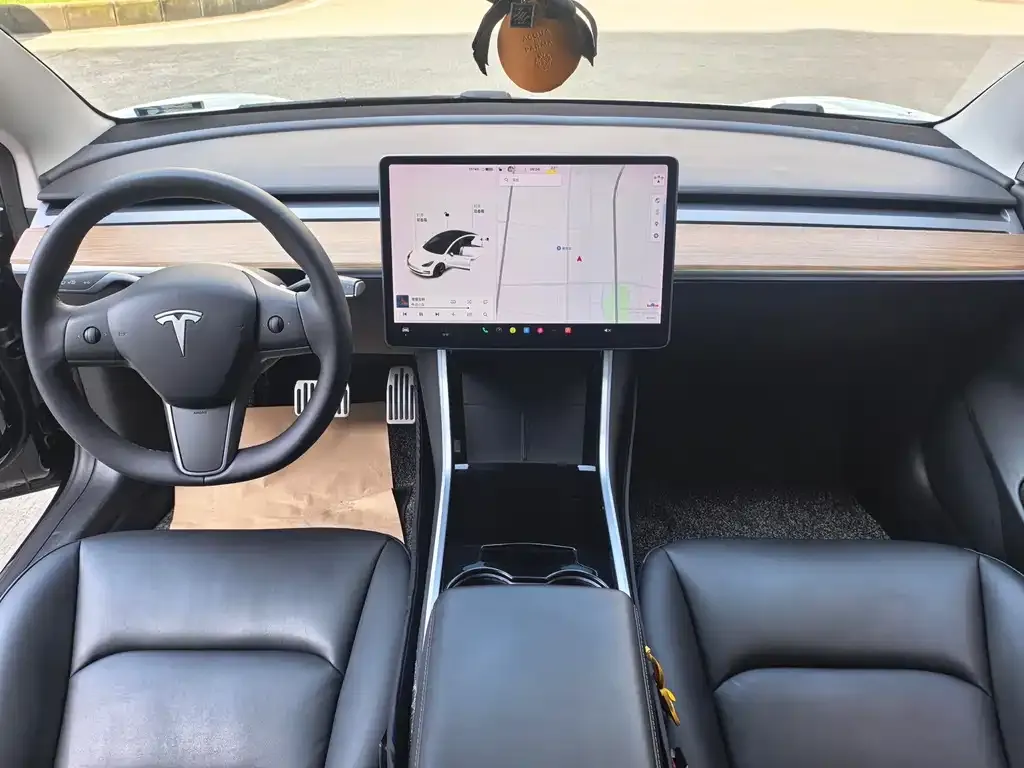 Tesla Model 3 — фото 4
