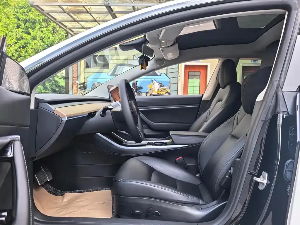 Tesla Model 3 — фото 10