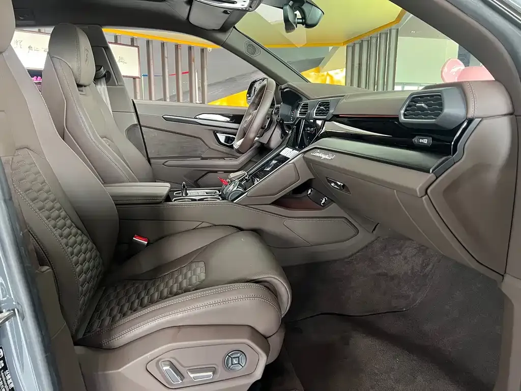 Lamborghini Urus — фото 2