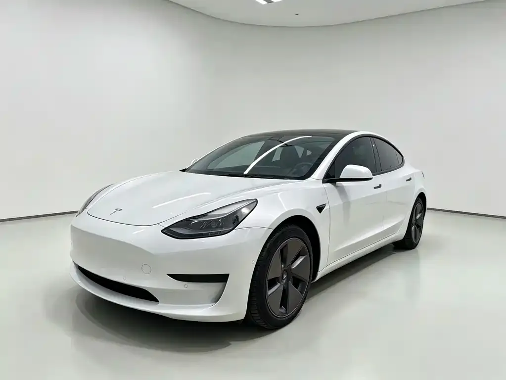 Tesla Model 3 — фото 1