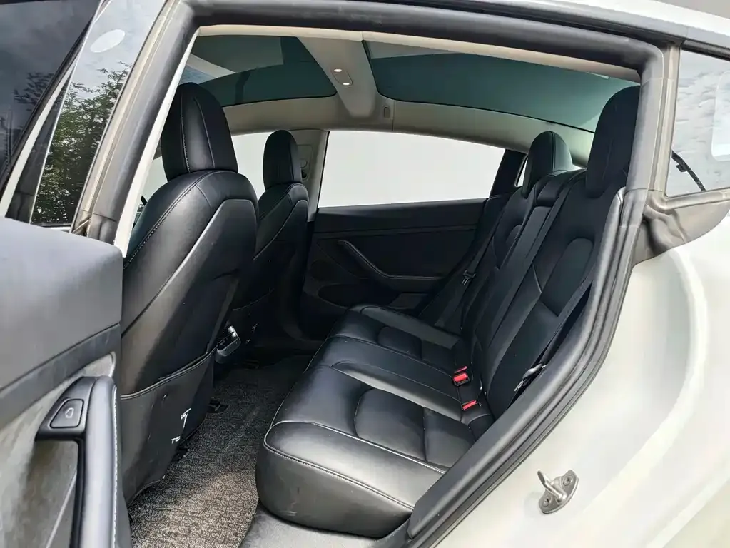 Tesla Model 3 — фото 9