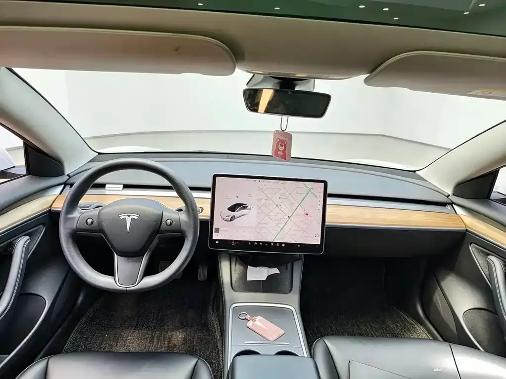 Tesla Model 3 — фото 5