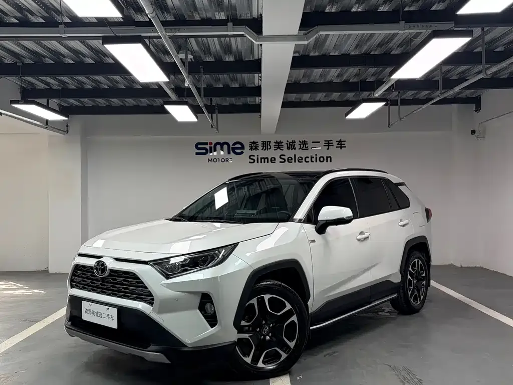 Toyota RAV4 — фото 1