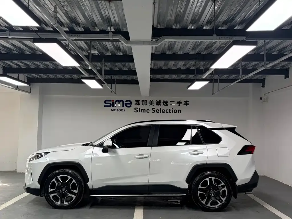 Toyota RAV4 — фото 8