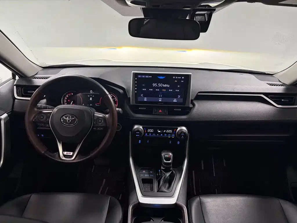 Toyota RAV4 — фото 4
