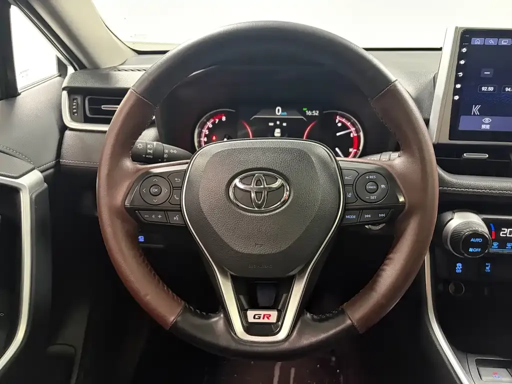 Toyota RAV4 — фото 10