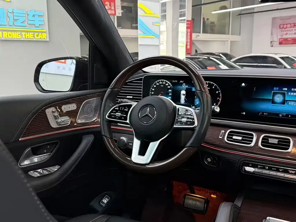Mercedes-Benz GLS — фото 6