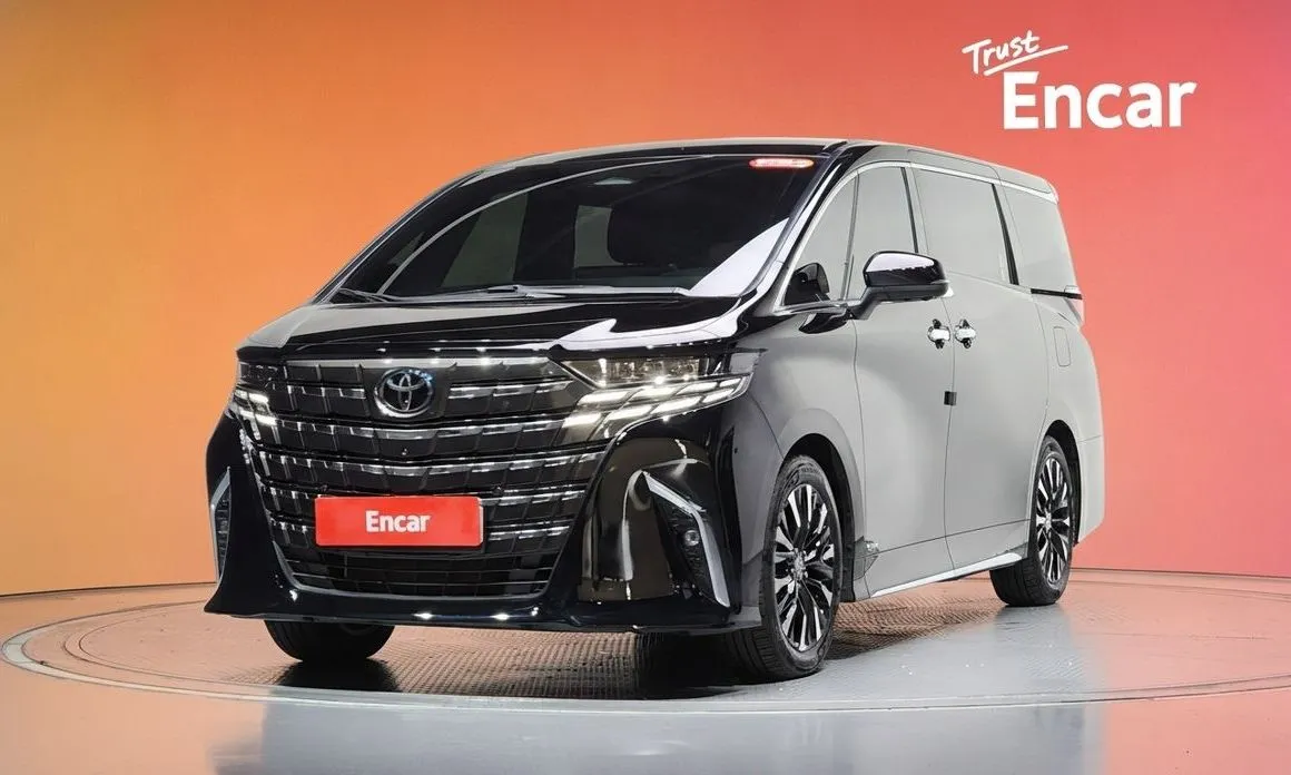 Toyota Alphard — фото 1