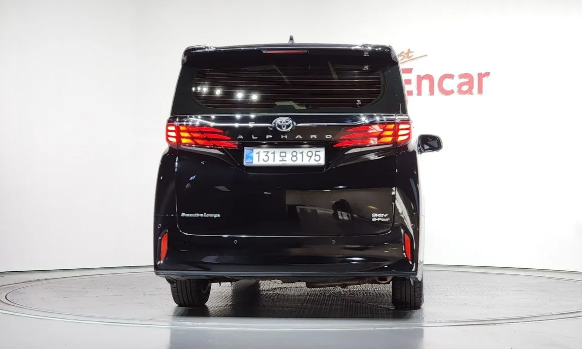 Toyota Alphard — фото 2