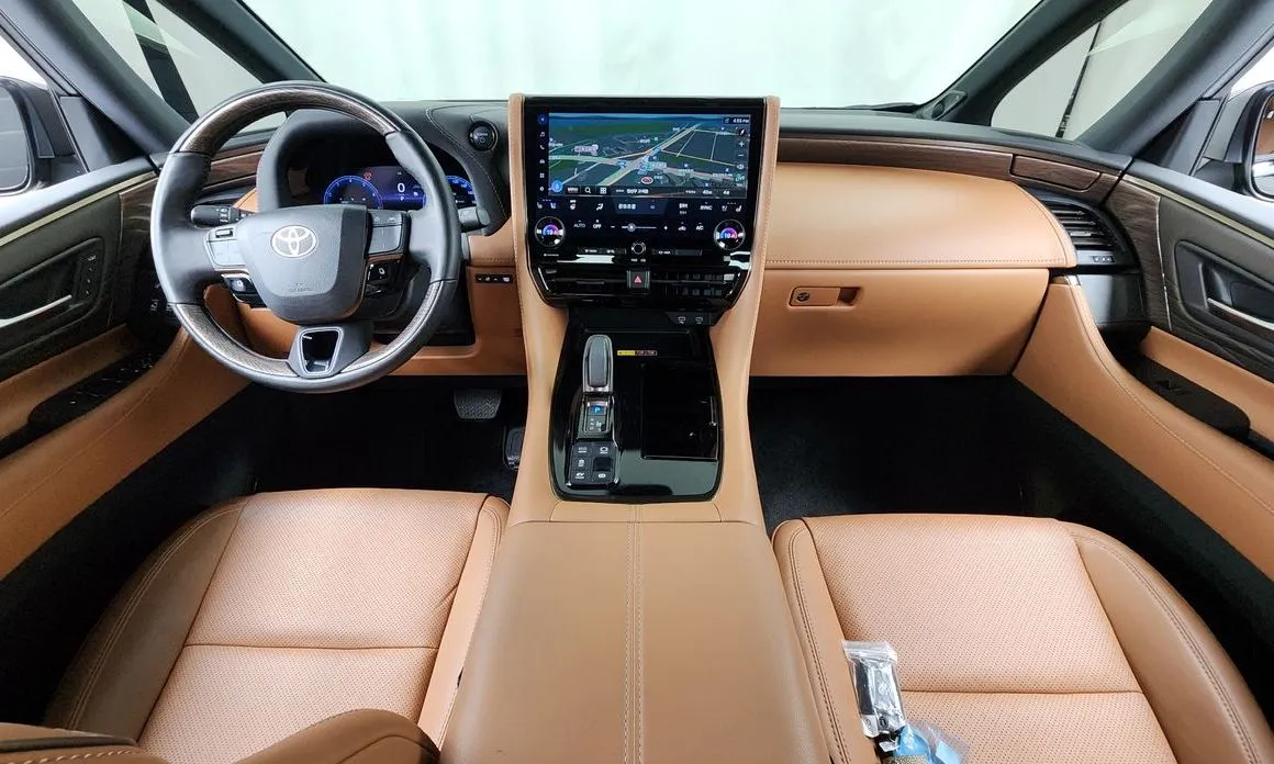 Toyota Alphard — фото 4