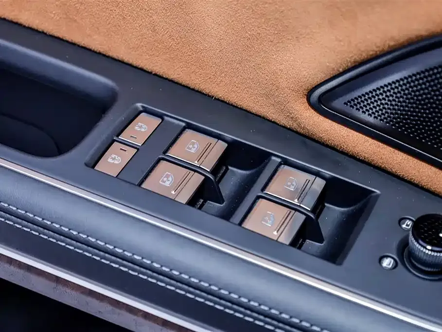 Audi A8 — фото 9