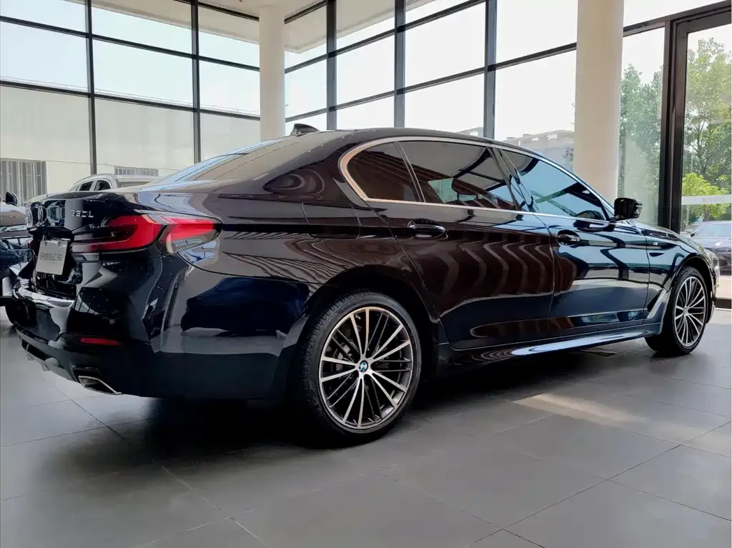 BMW 5 Series — фото 4