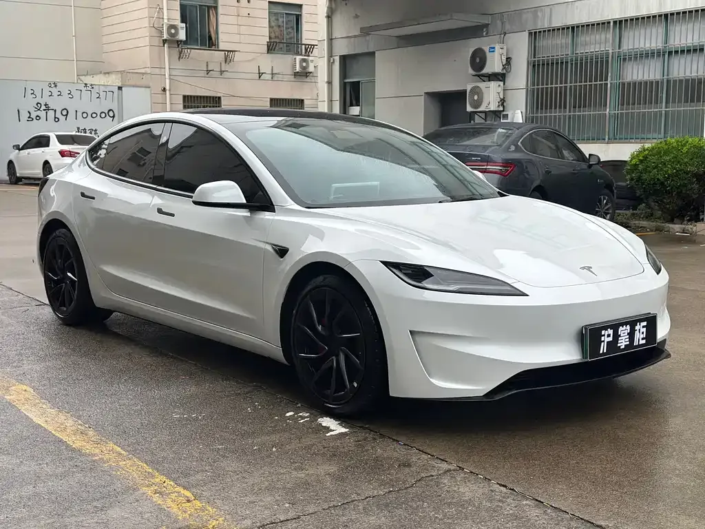 Tesla Model 3 — фото 7
