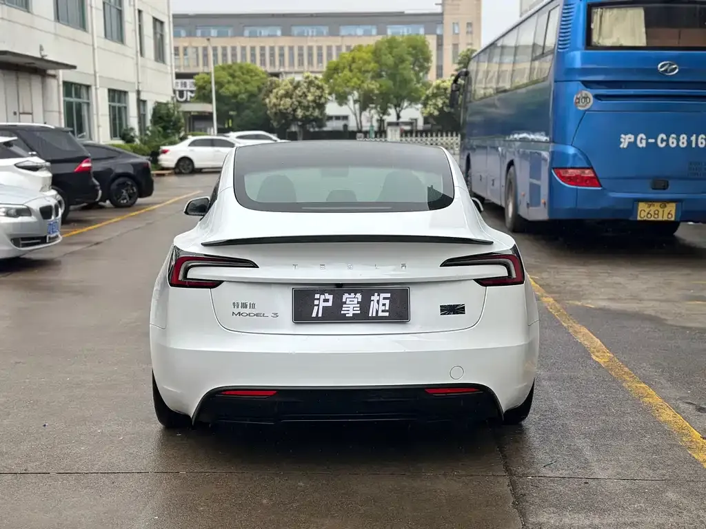 Tesla Model 3 — фото 9