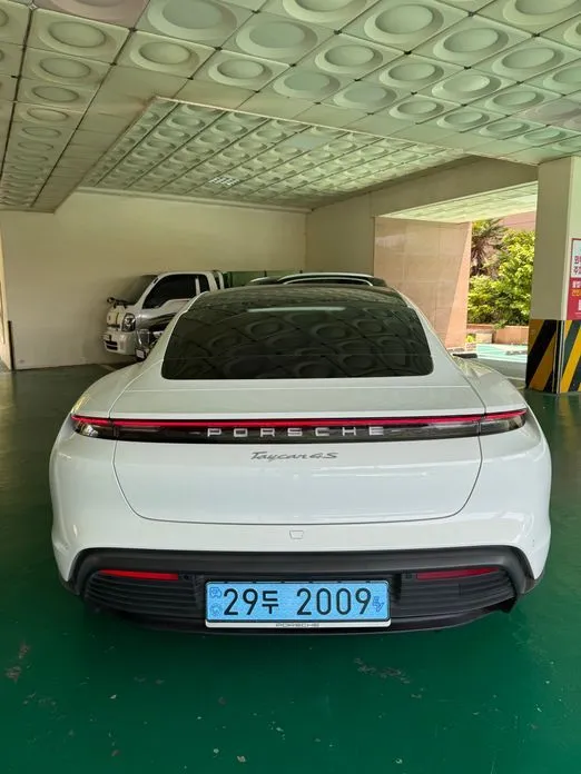 Porsche Taycan 2021 из KR, фото 3