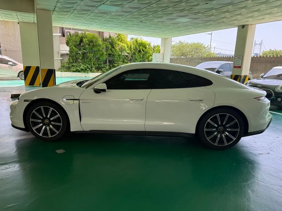 Porsche Taycan 2021 из KR, фото 9