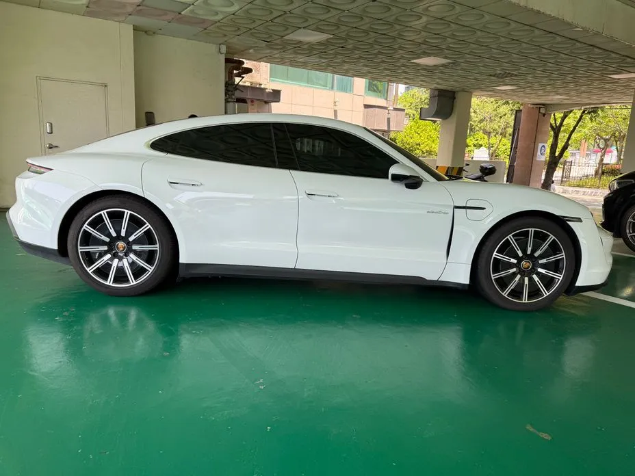 Porsche Taycan 2021 из KR, фото 2