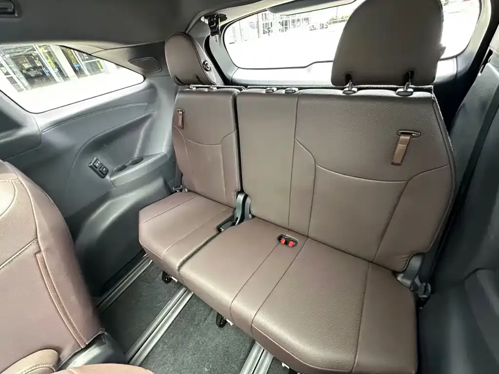 Toyota Sienna — фото 3