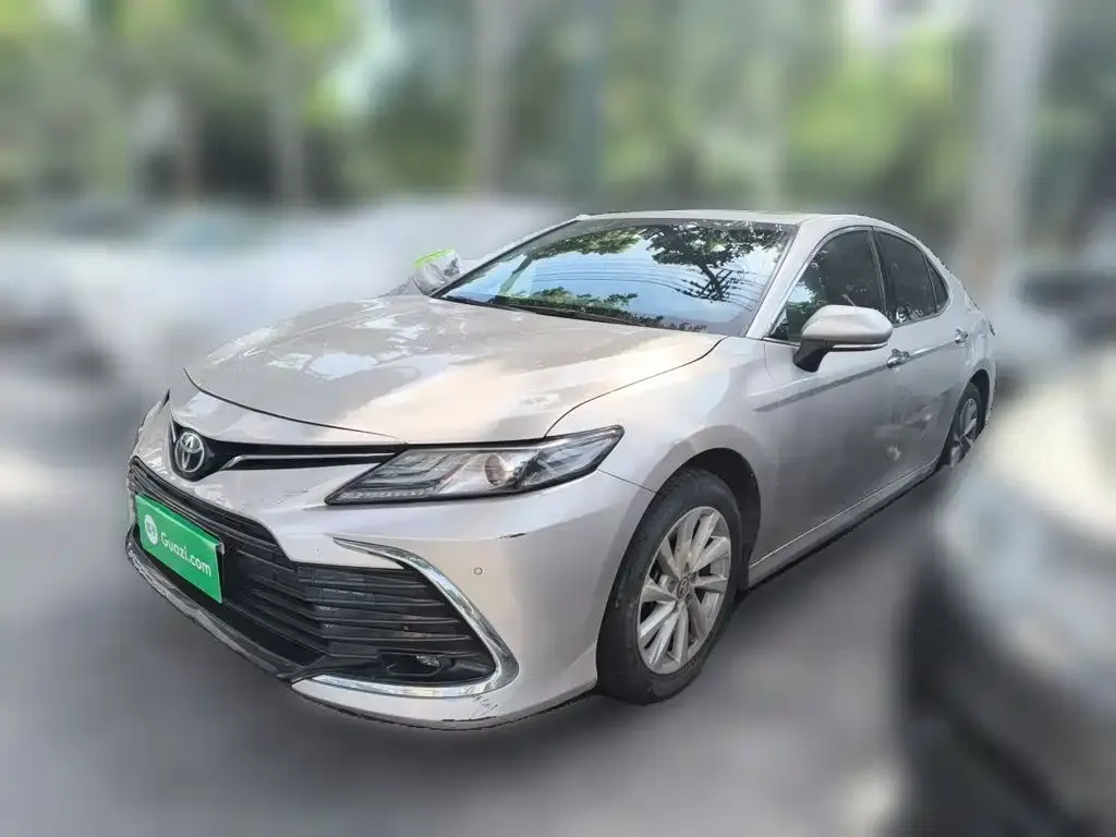Toyota Camry — фото 1