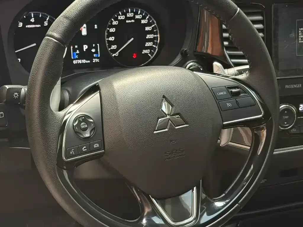 Mitsubishi Outlander — фото 9