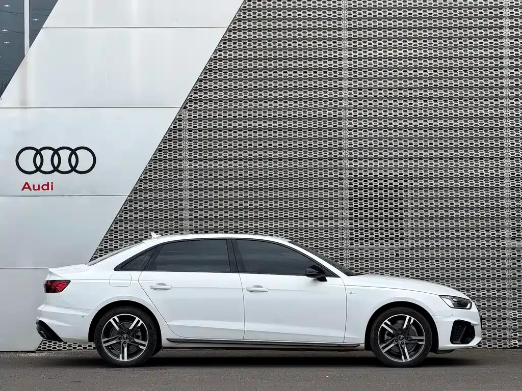 Audi A4L — фото 5