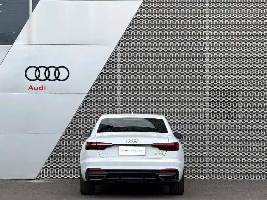 Audi A4L — фото 9