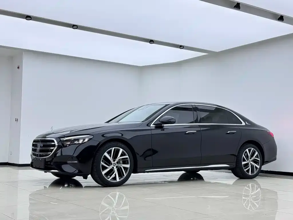 Mercedes-Benz E-Class — фото 1