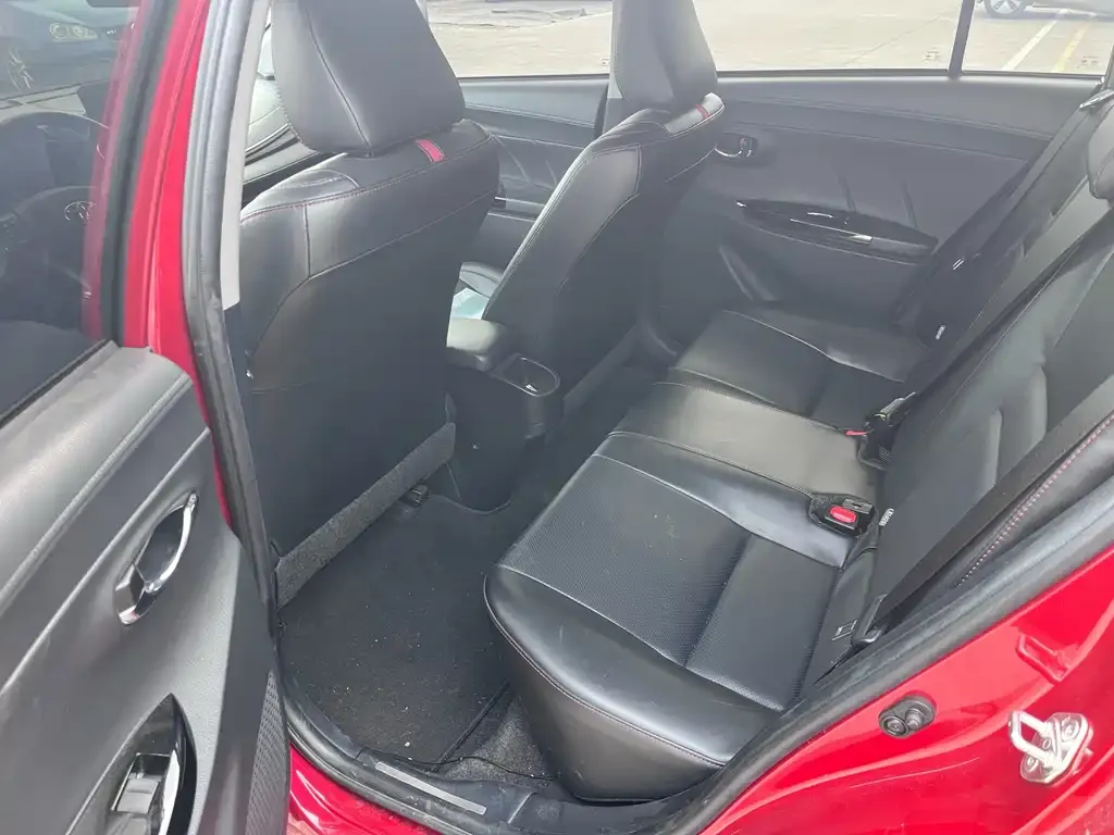 Toyota Yaris L — фото 2