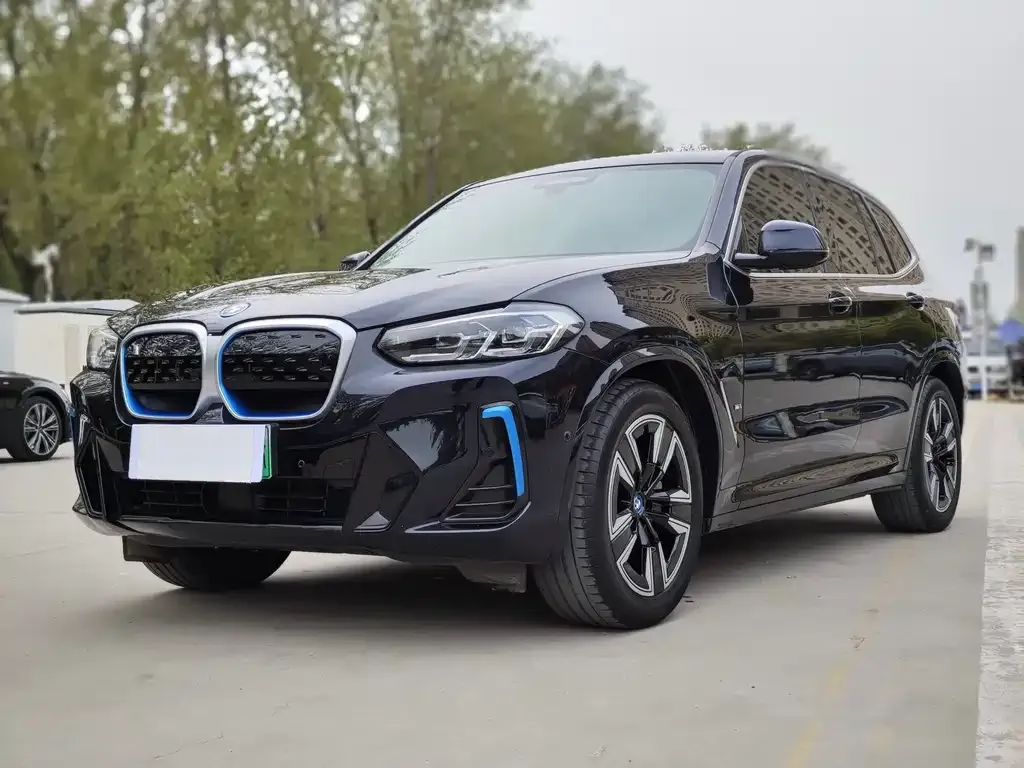 BMW iX3 — фото 1