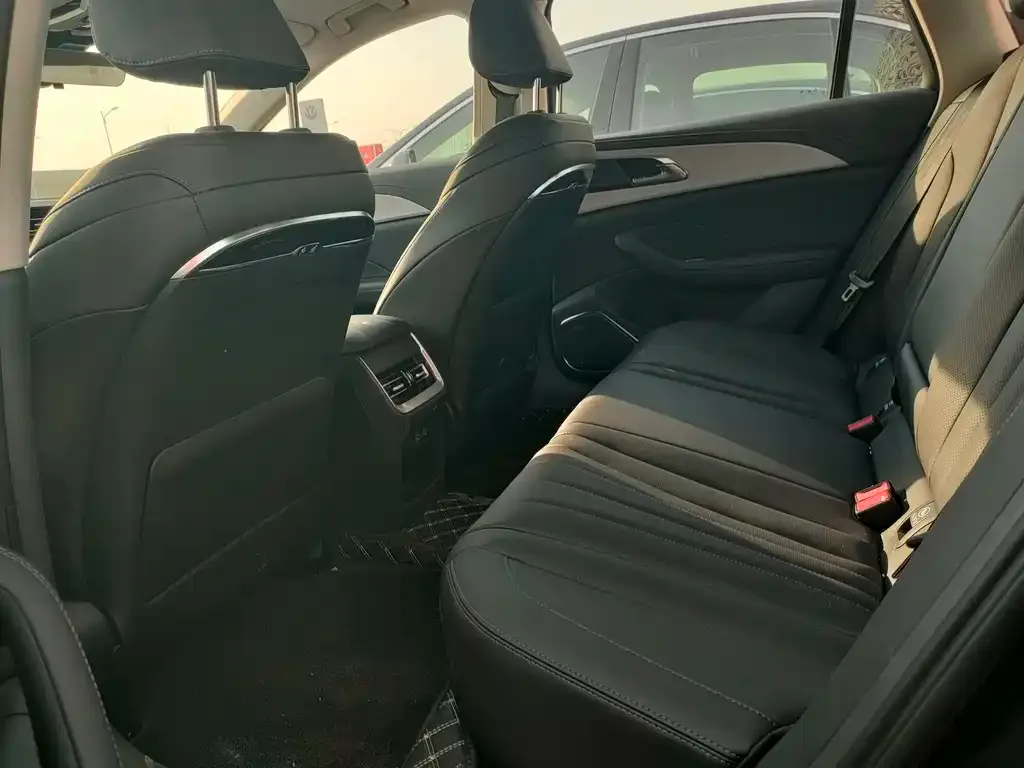 Hongqi H5 PHEV 2025 из CN, фото 3