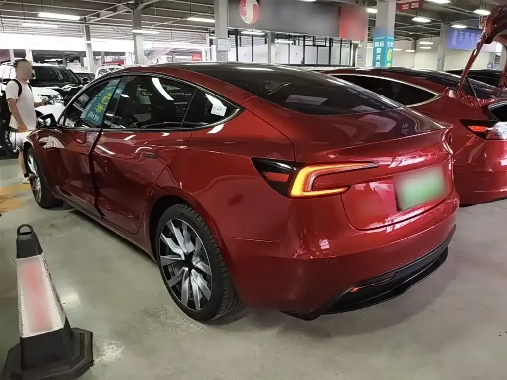 Tesla Model 3 — фото 8
