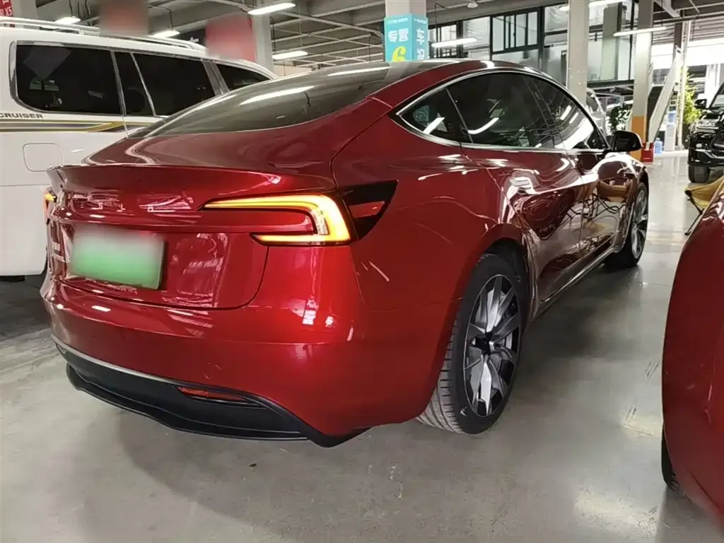 Tesla Model 3 — фото 4