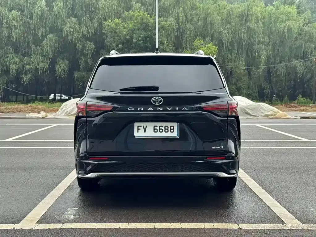 Toyota Granvia — фото 5