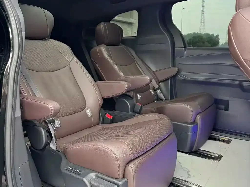 Toyota Granvia — фото 4