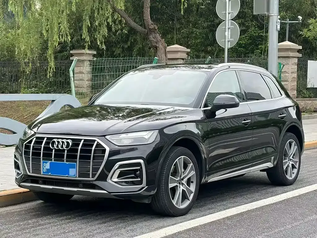 Audi Q5L — фото 1