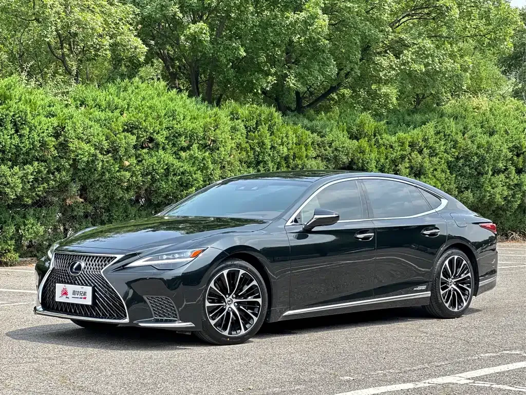 Lexus LS — фото 1